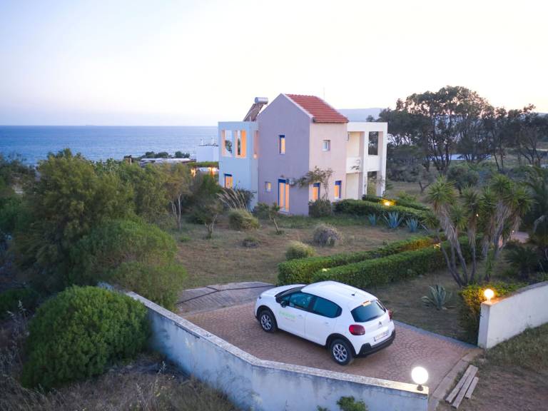 House with barbecue — photo 3