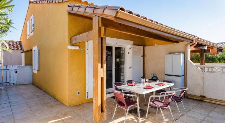 Villa with 2 rooms for 6 persons in Narbonne