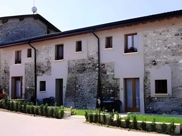 Farm with pool, terrace & garden in Pozzolengo