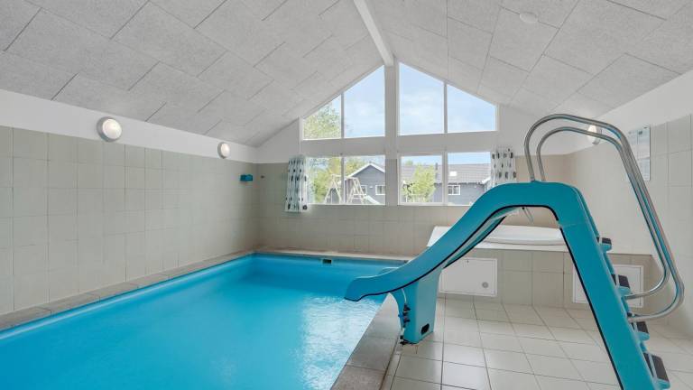 Family-oriented big house with private pool, yard & sauna | Pet-friendly — photo 5