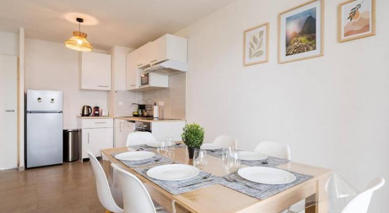 Apartment with patio in Toulouse