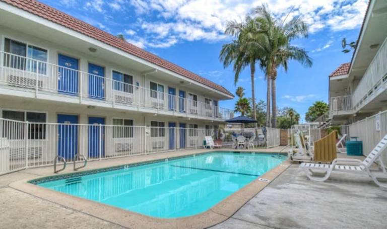 Motel  Halecrest