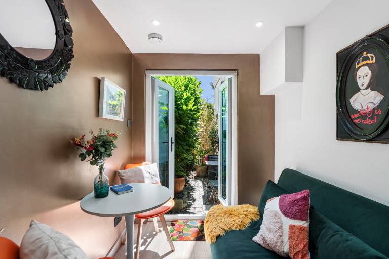 Lodge with garden | Close to British Airways i360 — photo 4