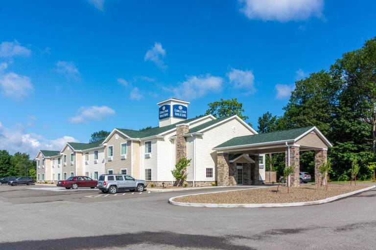 Cobblestone Hotel & Suites - Harborcreek in Erie, PA