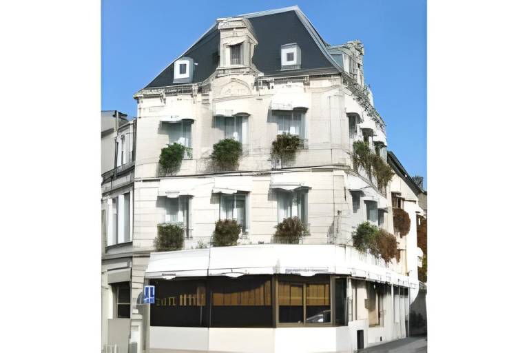 Hotel Restaurant Des Remparts in Chaumont