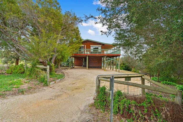 House Loch Sport