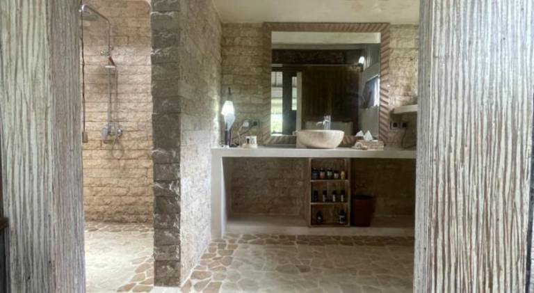 Villa with pool — photo 5