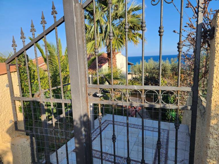 House with barbecue & yard | Sea view — photo 2