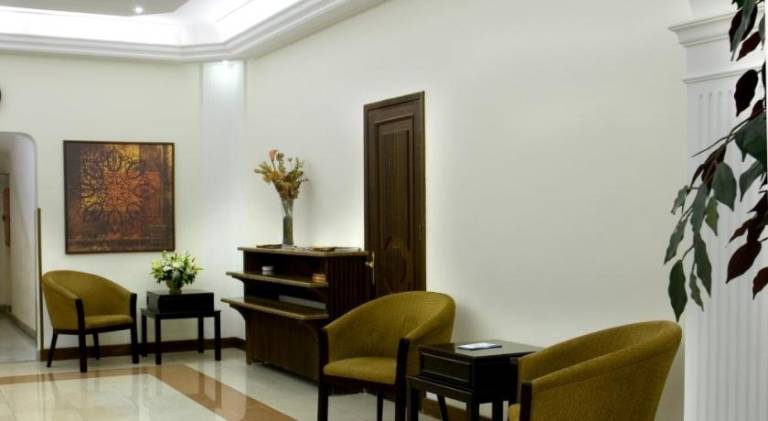 Beautiful serviced apartment with garden & patio | Pets allowed — photo 2