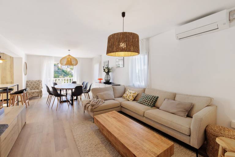 Villa with Pool, Sea Views, and Close to the Beach — photo 4