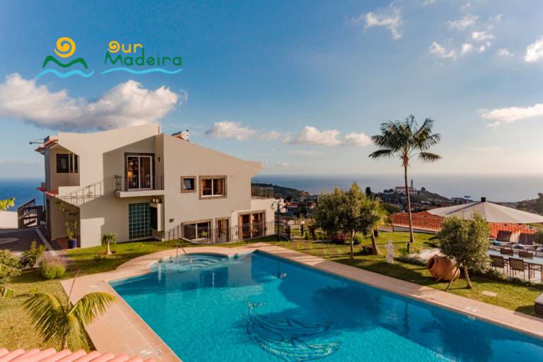 Fabulous villa in Funchal large pool BelAir