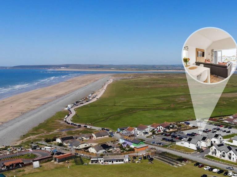 Cottage with barbecue & yard | Water view in Bideford