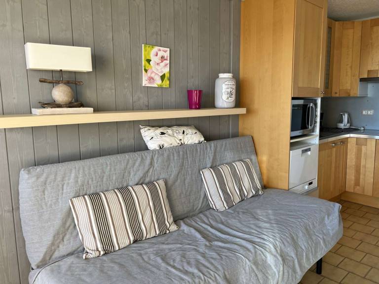 Quiet Studio Cabin, Close to Beach, Washing Machine, Pets OK — photo 5