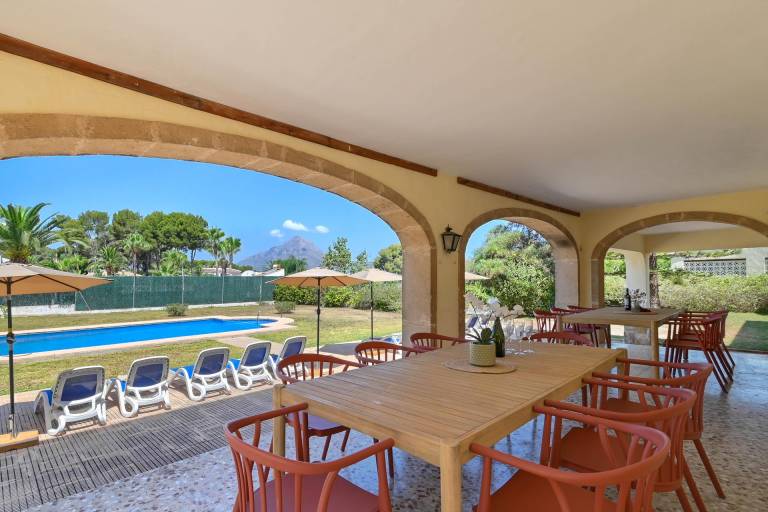 Vacation home with barbecue, patio & private pool — photo 4