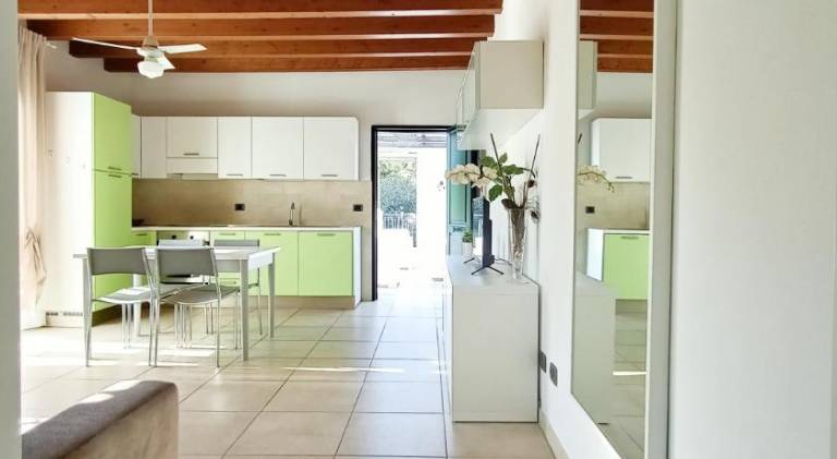 Serviced apartment with garden & patio — photo 4