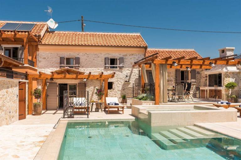 Vila  Vaćani