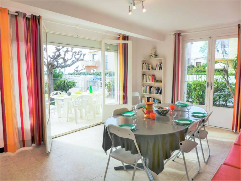 Lovely rental apartment with terrace, yard & grill | Beach nearby | Pet-friendly — photo 2