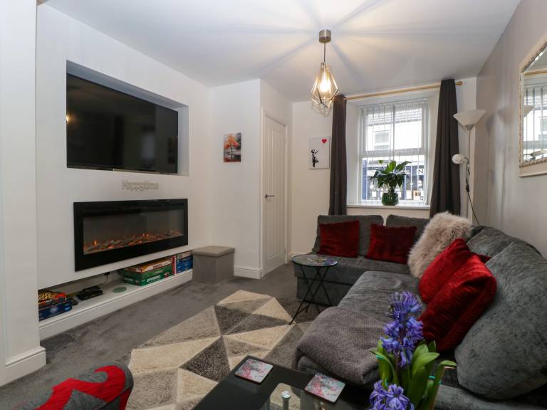 Children-friendly cottage with yard | Pets allowed — photo 2