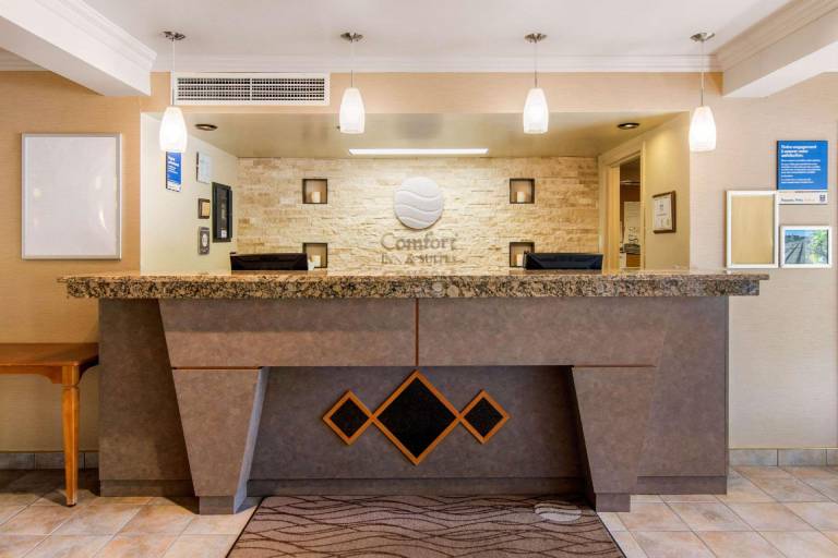 Comfort Inn & Suites — photo 4