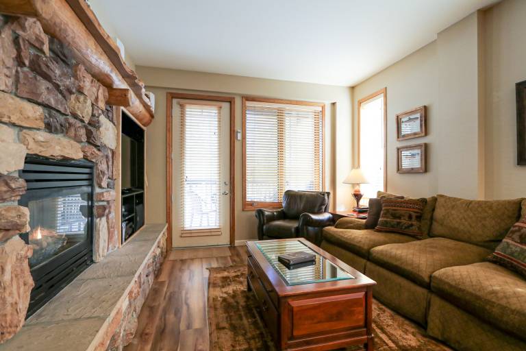 Condo with heated pool, sauna & terrace in Mammoth Lakes, CA