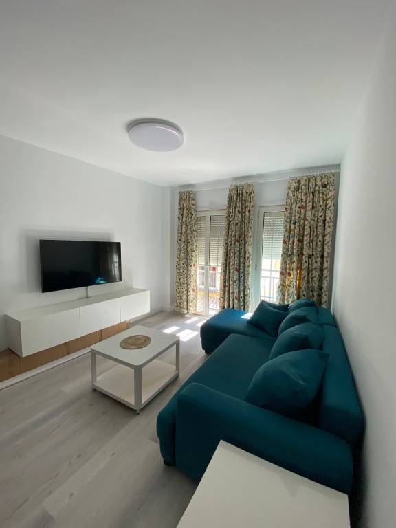 Holiday Apartment 'Carihuela' close to the Beach with Sea View, Balcony & Wi-Fi in Torremolinos