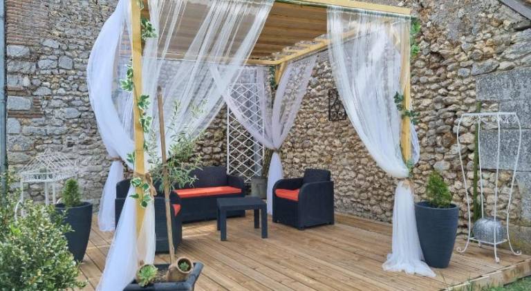 House with jacuzzi, private pool & garden | Pet-friendly — photo 3
