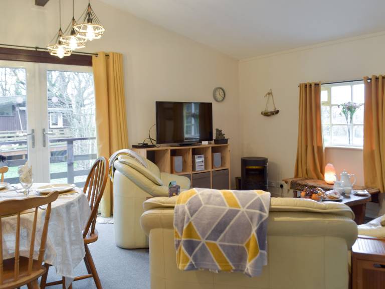 Family-friendly wonderful cottage with garden & pool | River view | Pets allowed — photo 2