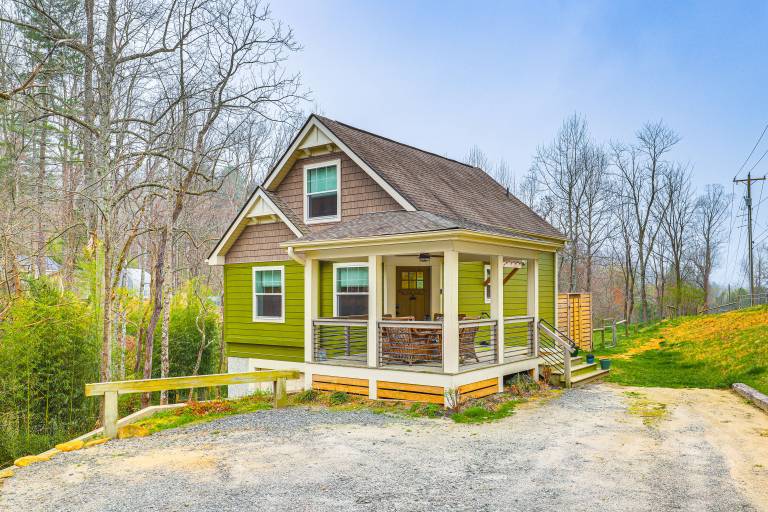 On Farm Charming Hendersonville Retreat