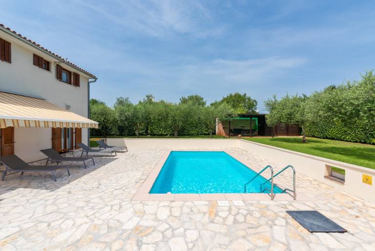 Villa with BBQ, terrace & private pool — photo 2