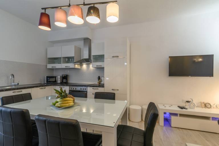 Two bedroom apartment near beach Arbanija, Čiovo (A-16762-a) — photo 3