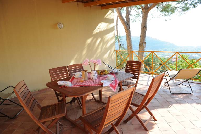 Vacation home with pool, yard & terrace | Nature view | Pets are welcome — photo 5