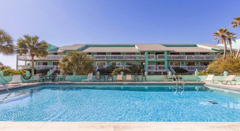 Vacation home with pool | Beach nearby | Pet-friendly — photo 3