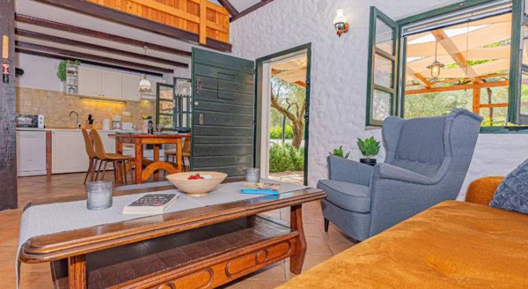 Vacation home with pool | Pets are welcome — photo 2