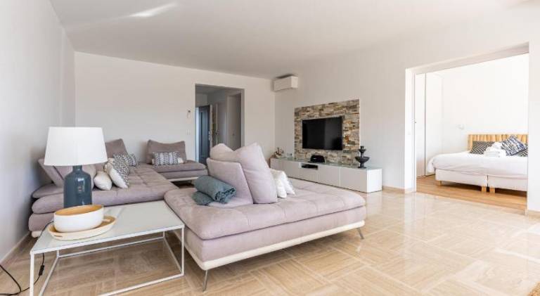 Holiday apartment with terrace — photo 2