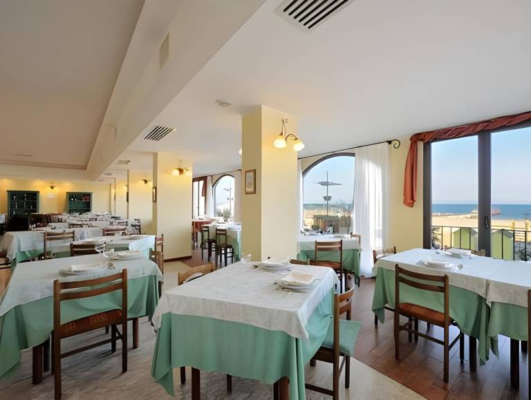 Ambasciatori Hotel - Beach Front -Breakfast XXL & Brunch until 12 30pm — photo 2