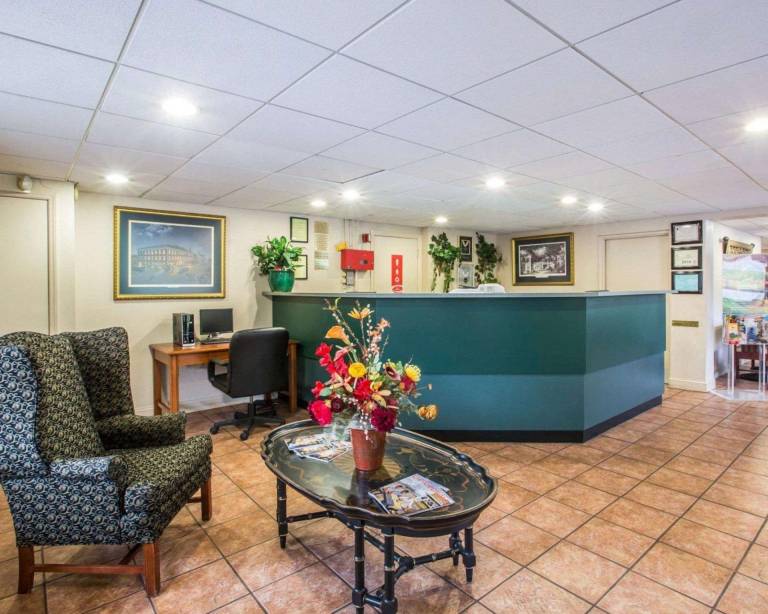 Econo Lodge Inn & Suites Columbus near Fort Benning — photo 5