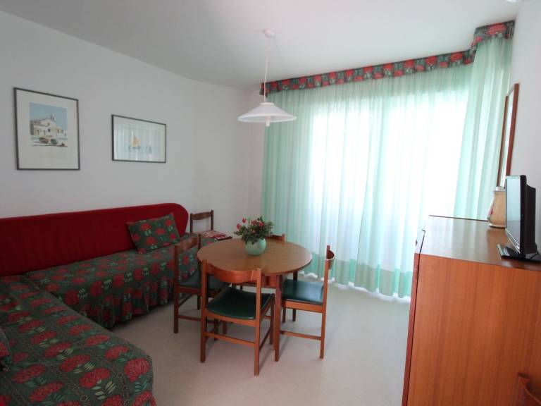 Family-friendly holiday apartment with yard & patio | Close to the beach | Pets allowed — photo 4
