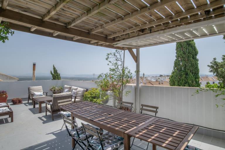 Fully equipped vacation home with fast internet, barbeque & patio | City view | Dogs allowed — photo 2