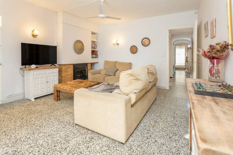 House with yard, terrace & fast internet | City view — photo 4
