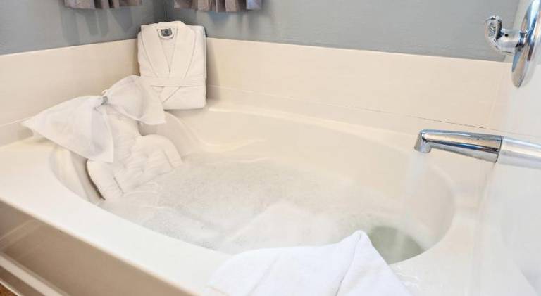 Pleasant villa with hot tub & pool | Suitable for remote work | Pets allowed in Casa Grande, AZ