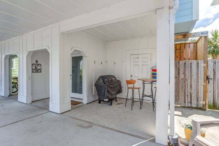 Children-friendly spacious vacation home with yard | Beach nearby | Pets are welcome — photo 3