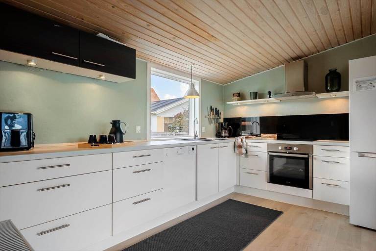 Fully equipped pleasant vacation home with garden, barbeque & jacuzzi | Next to the beach | Pets are welcome — photo 3