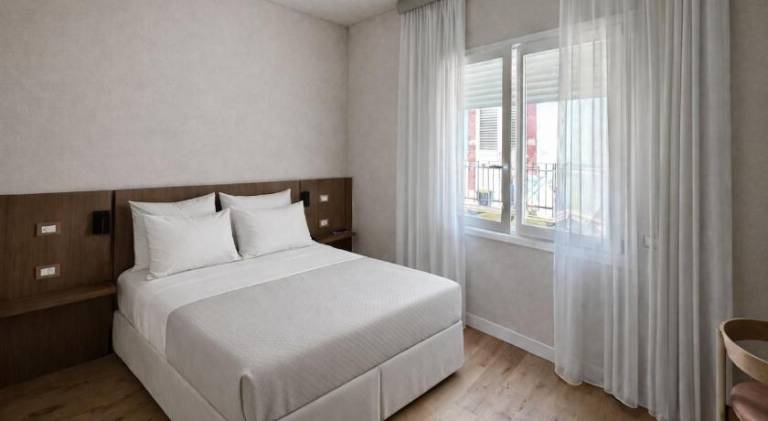Stunning Rooftop Apartment with Castle View Bosa — photo 2