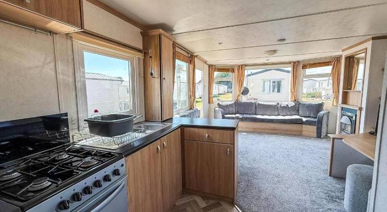 Homely Dog-Friendly Caravan At Valley Farm In Essex, Ref 46633V — photo 3