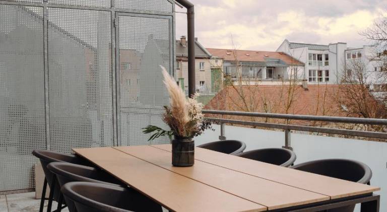 Serviced apartment with patio — photo 5