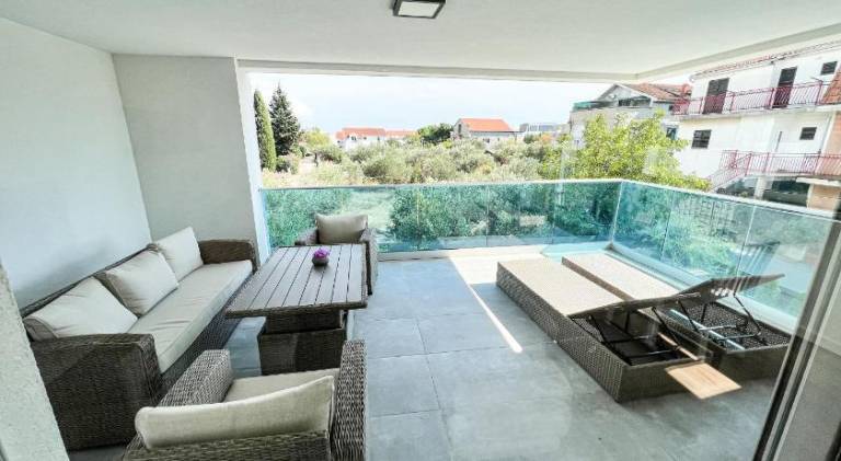 Holiday apartment with yard & terrace — photo 4