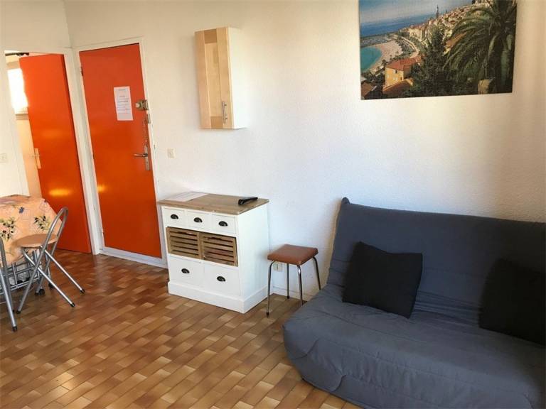 Cozy Beachfront T2 Apartment with Cabin, Parking & Modern Amenities — photo 4