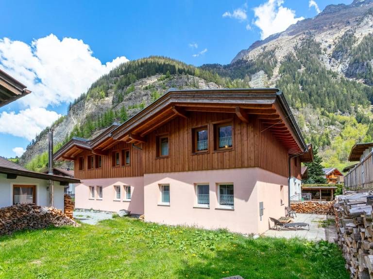 Nice vacation home with patio | Pet-friendly in Laengenfeld