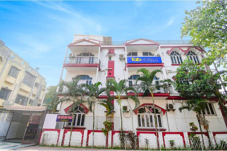 FabHotel Saltlake Regency 1 4km from Anandlok Hospital