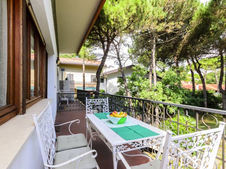 Pleasant holiday apartment with yard & patio | Pet-friendly — photo 2